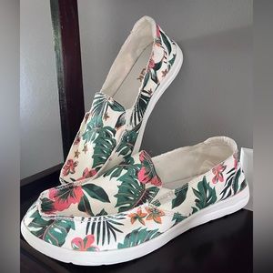 Sanuk Donna Lite Floral. Size 9.5